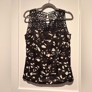 Ann Taylor Black and White Abstract Print Sleeveless Blouse Medium | Crochet Top